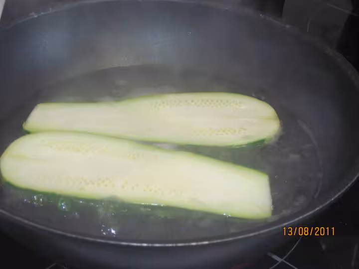 Courgettes farcies au poisson et anchois
