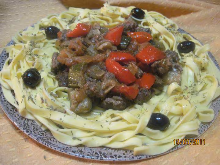 Couronne de tagliatelle aux legumes et viande