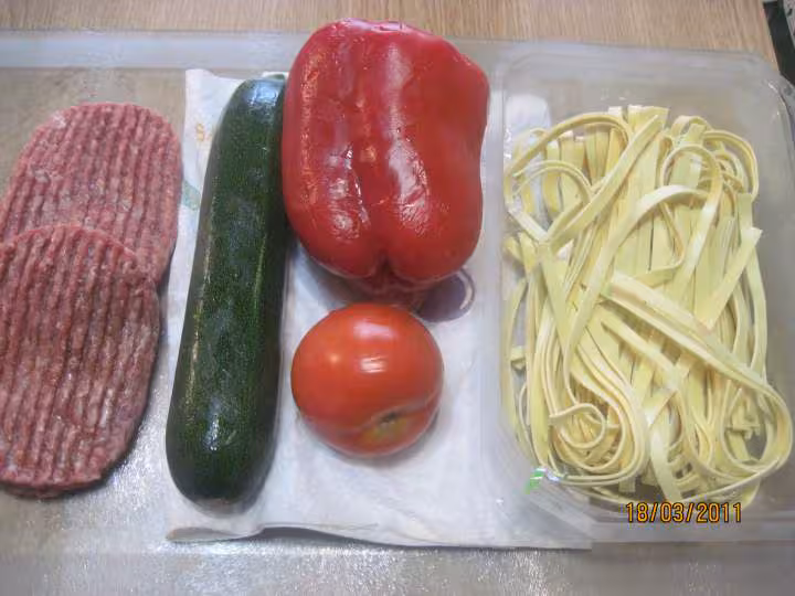 Couronne de tagliatelle aux legumes et viande