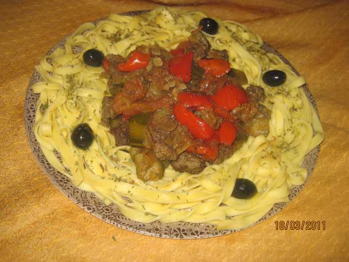 Couronne de tagliatelle aux legumes et viande