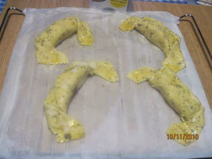 Croissants feuilletees a la pate a coing