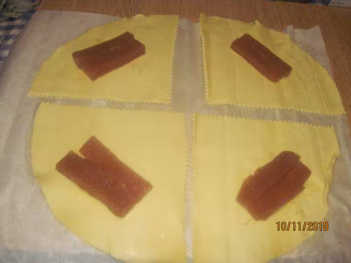 Croissants feuilletees a la pate de coing