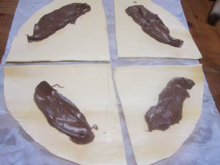 Croissants fourres au nutella aux amandes