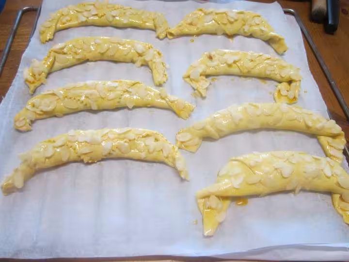 Croissants fourres au nutella aux amandes