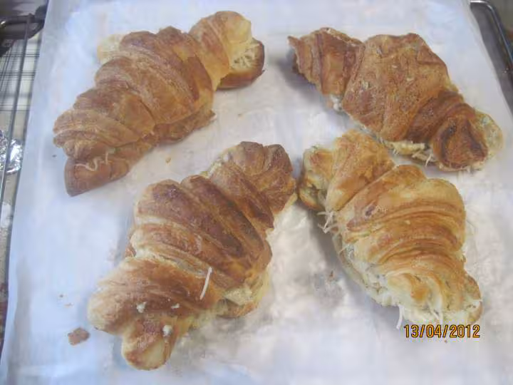 Croissants fourres jambon champignons en sauce