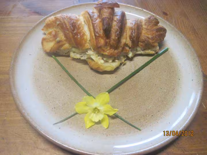 Croissants fourres jambon champignons en sauce