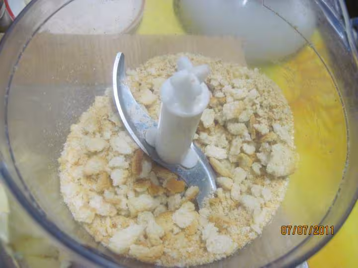 Crumble sale aux escalopes de jambon aux legumes de saison