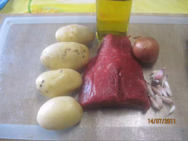 Cubes de boeuf aux champignons en sauce colombo