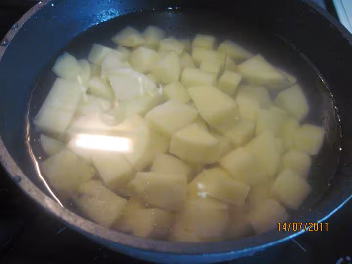Cubes de boeuf aux champignons en sauce colombo