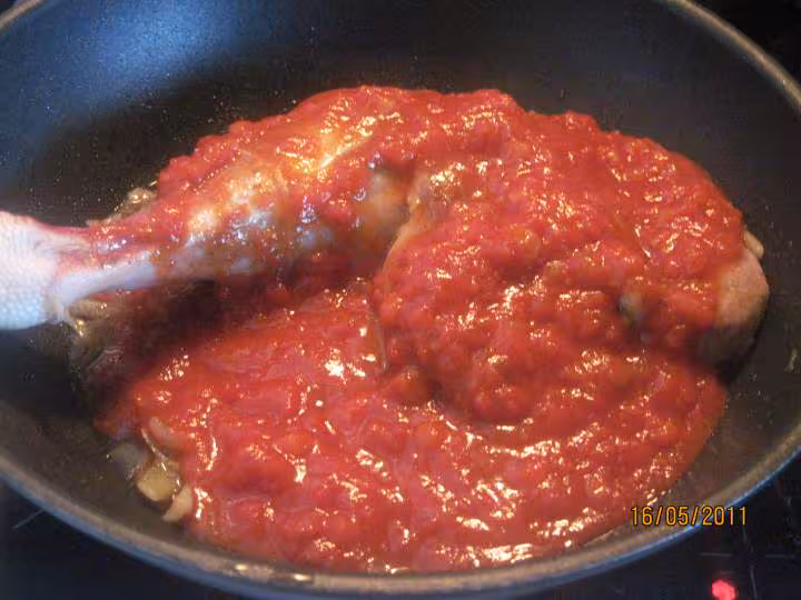 Cuisse de dinde en sauce tomate capres