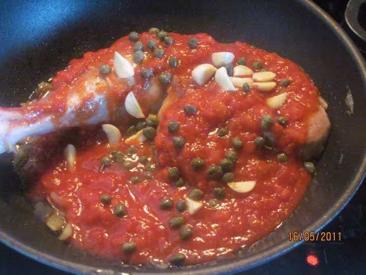 Cuisse de dinde en sauce tomate capres