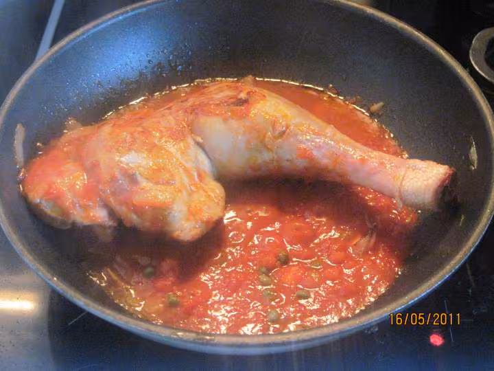 Cuisse de dinde en sauce tomate capres