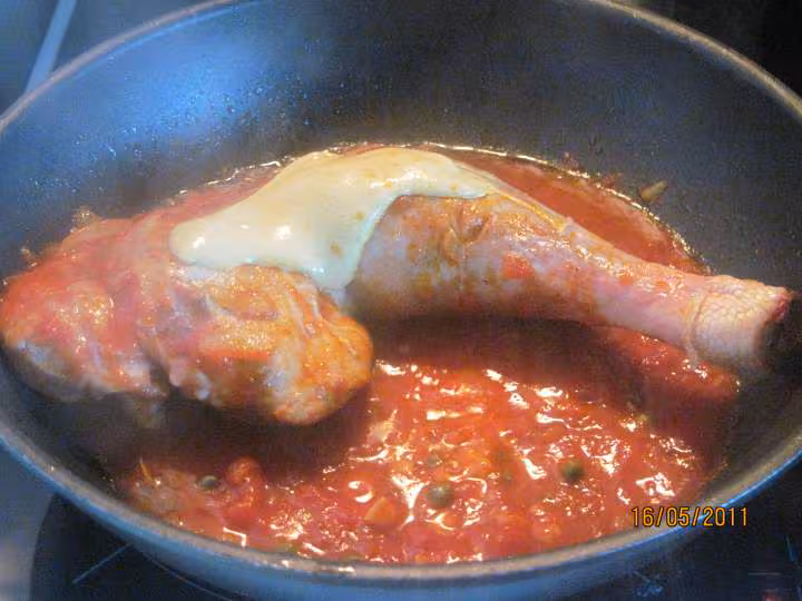 Cuisse de dinde en sauce tomate capres