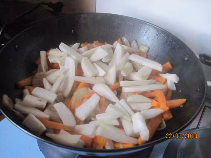 Cuisses de canard aux carottes amp radis noirs