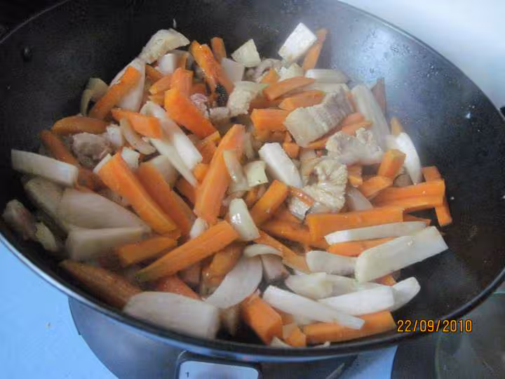 Cuisses de canard aux carottes amp radis noirs
