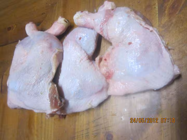 Cuisses de poulet aux carottes a sauce tomates et cumin