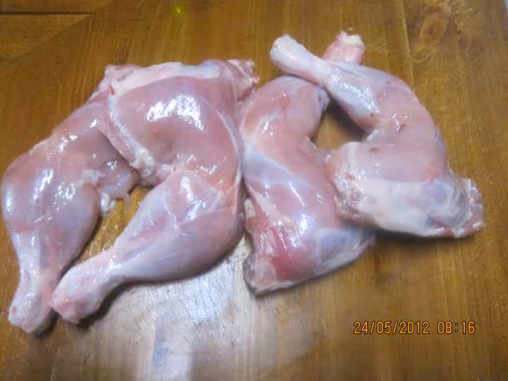 Cuisses de poulet aux carottes a sauce tomates et cumin