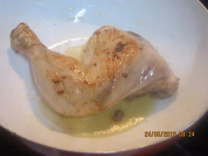 Cuisses de poulet aux carottes a sauce tomates et cumin