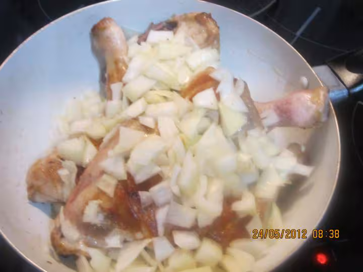 Cuisses de poulet aux carottes a sauce tomates et cumin
