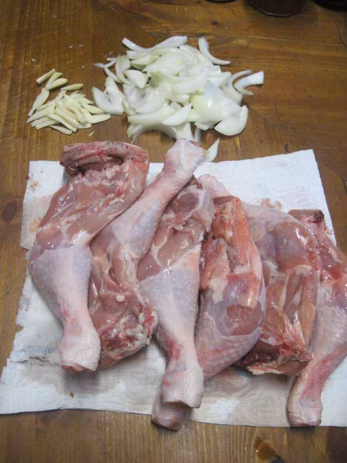 Cuisses de poulet en sauce et au legume