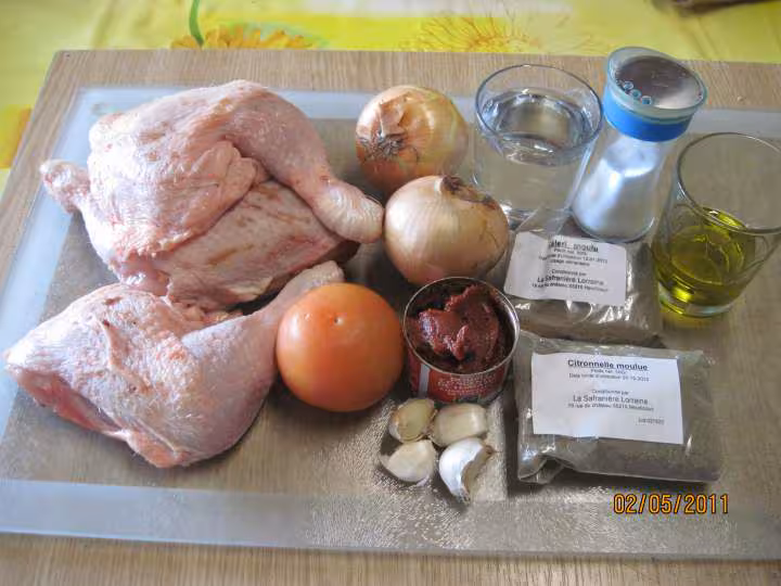 Cuisses de poulet en sauce tomate