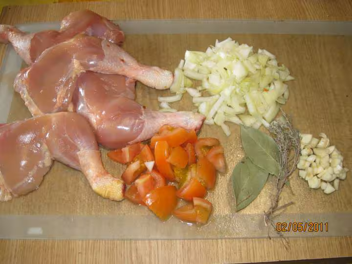 Cuisses de poulet en sauce tomate