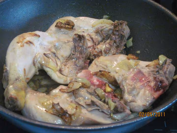 Cuisses de poulet en sauce tomate