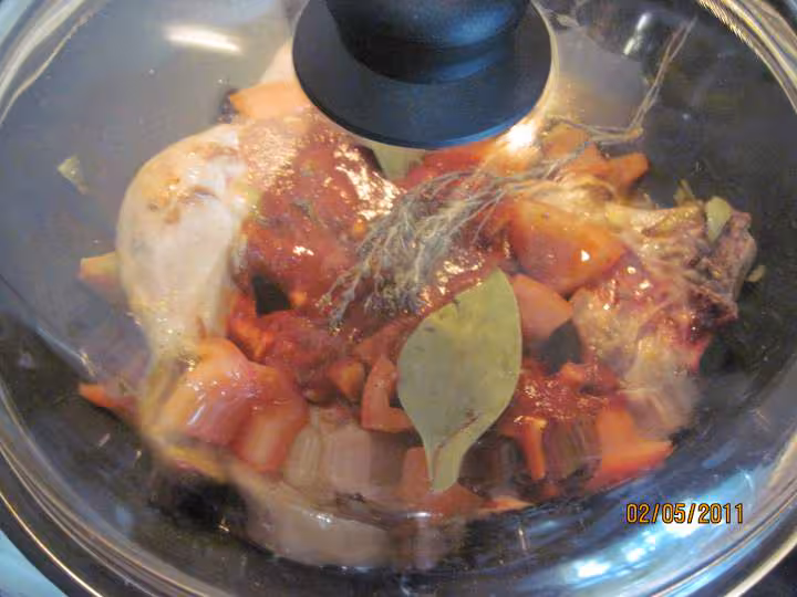 Cuisses de poulet en sauce tomate