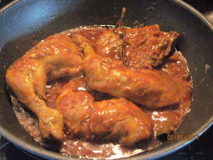 Cuisses de poulet en sauce tomate