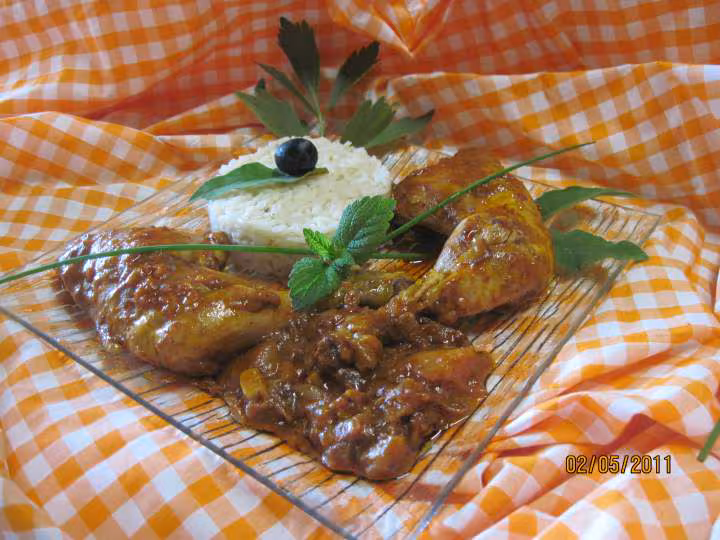 Cuisses de poulet en sauce tomate