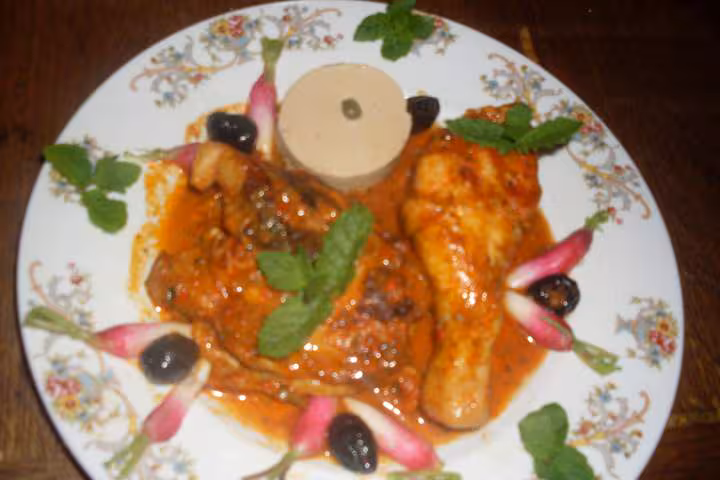 Cuisses de poulet sauce de paprika foie gras photo