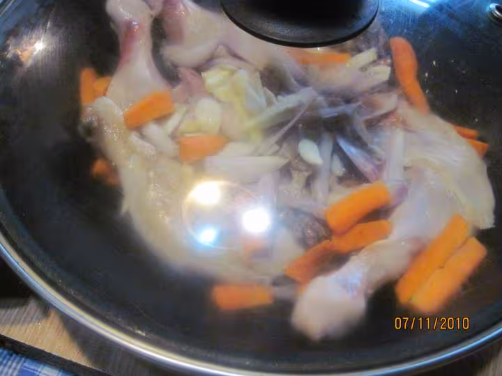Cuisses de poulets au curry et legumes