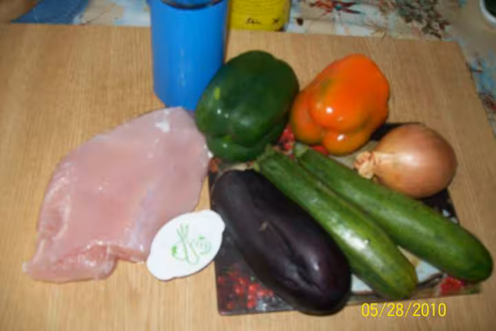 Des de poulet aux legumes de ratatouille