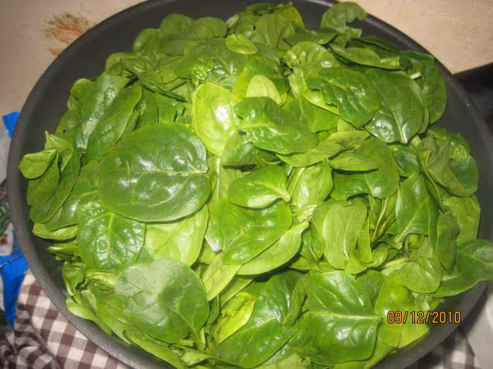 Epinards aux petites feuilles chataignes et aux oeufs