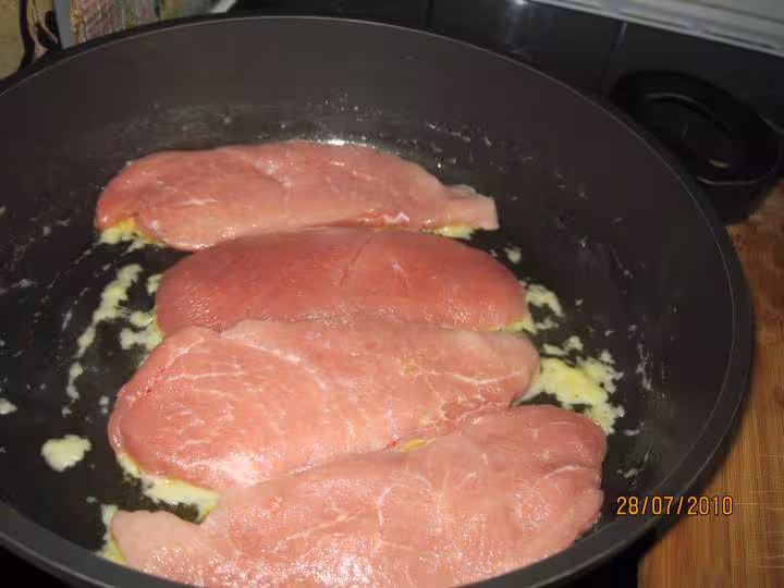 Escalopes aux pommes de terre en sauce
