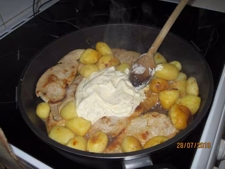 Escalopes aux pommes de terre en sauce
