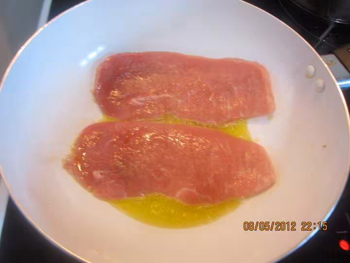 Escalopes de porc gratinees sauce bechamel champignons