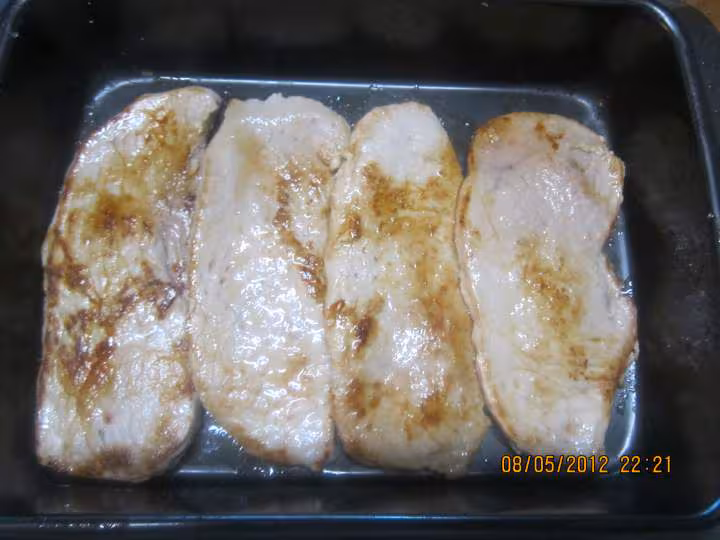 Escalopes de porc gratinees sauce bechamel champignons