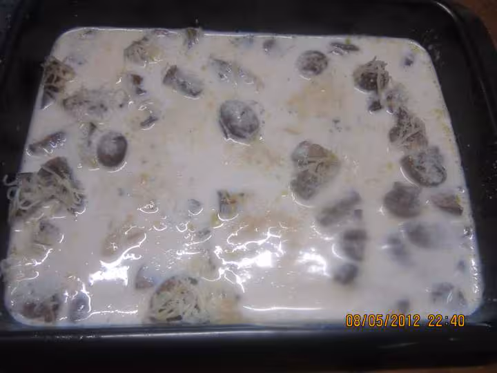 Escalopes de porc gratinees sauce bechamel champignons