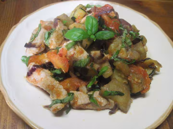 Escalopes de porc une poeles de legumes