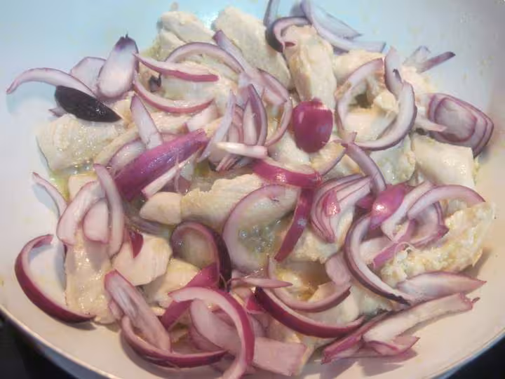 Escalopes de poulet a la sauce bechamel aux champignons