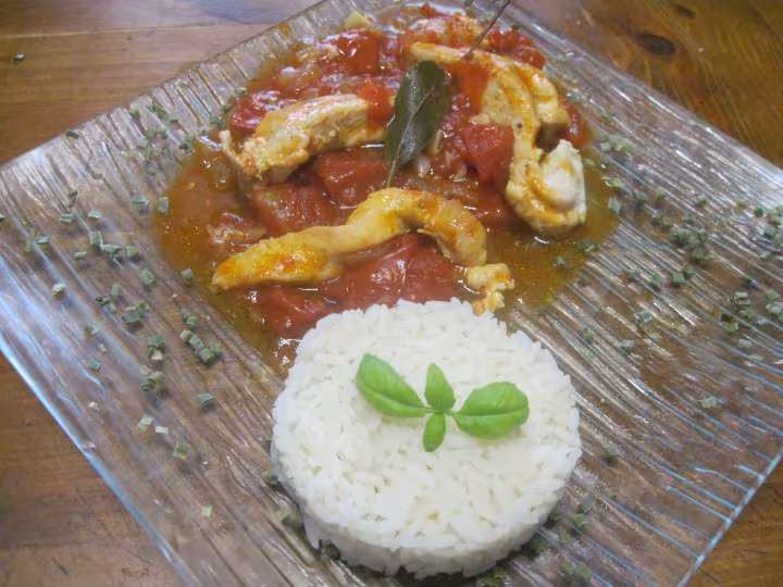 Escalopes de poulet a la sauce tomate