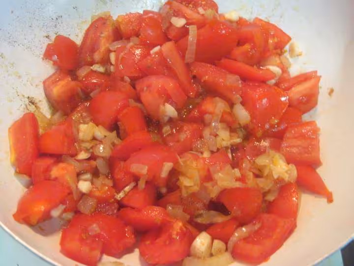 Escalopes de poulet a la sauce tomate