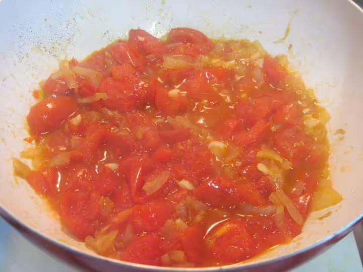 Escalopes de poulet a la sauce tomate