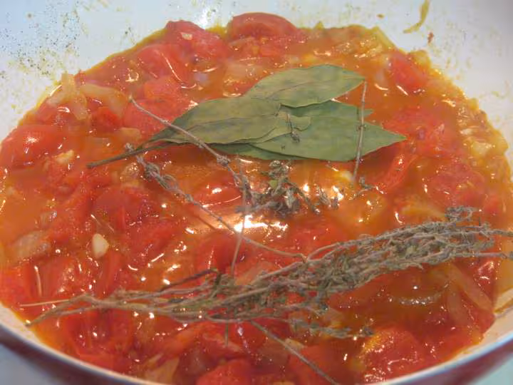 Escalopes de poulet a la sauce tomate