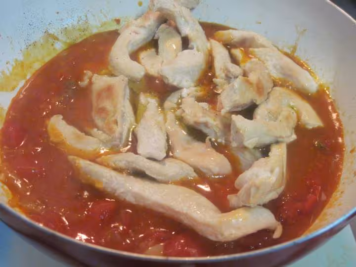 Escalopes de poulet a la sauce tomate