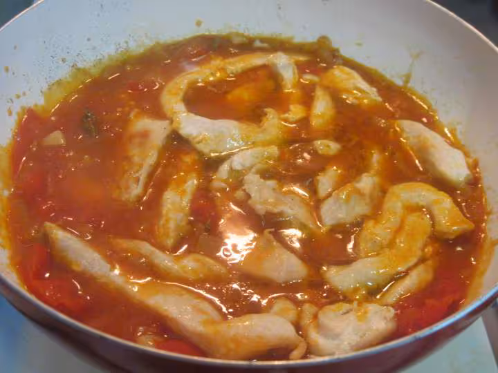 Escalopes de poulet a la sauce tomate
