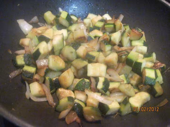 Escalopes de poulet aux courgettes en sauce tomate