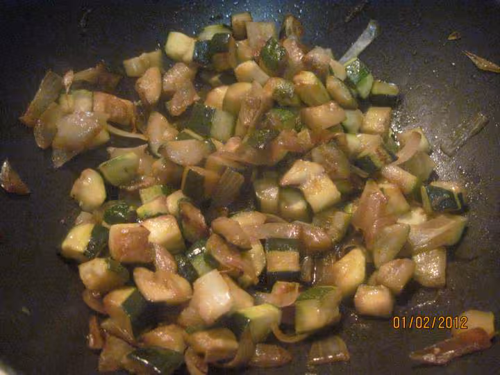 Escalopes de poulet aux courgettes en sauce tomate