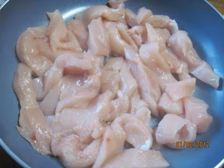 Escalopes de poulet aux courgettes en sauce tomate